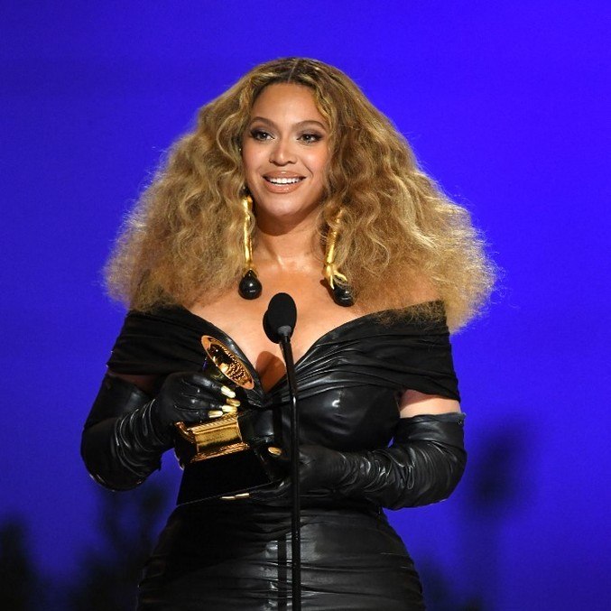 Beyoncé foi o grande destaque da noite, com quatro prêmios