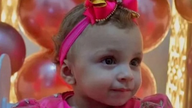 O Balanço Geral acompanha o caso da Beatriz Vasconcelos, de 2 anos, morta com suspeita de abuso sexual em um hospital em Guarulhos, na região metropolitana de São Paulo. Joyce Aparecida Vasconcelos, mãe da menina, e Diego Felipe Santos Almeida, padrasto, são os principais suspeitos. Veja mais detalhes a seguir