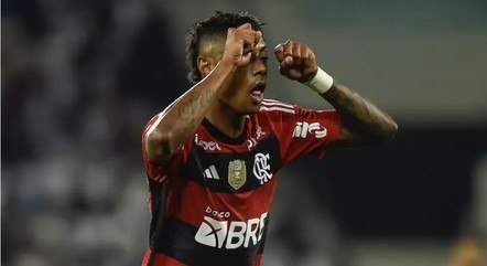 Bruno Henrique provoca botafoguenses na comemoração do gol que marcou durante a vitória no clássico do sábado