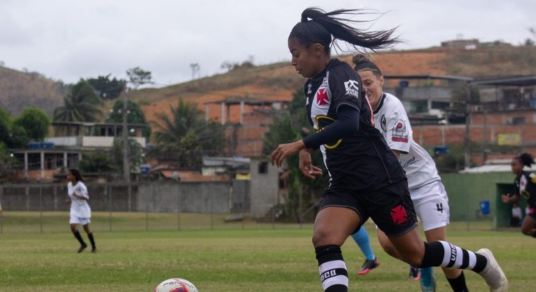 Bia Batista brilhou com sete gols