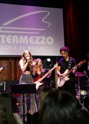 Bia e Gui Brumatti em estreia da banda 360º