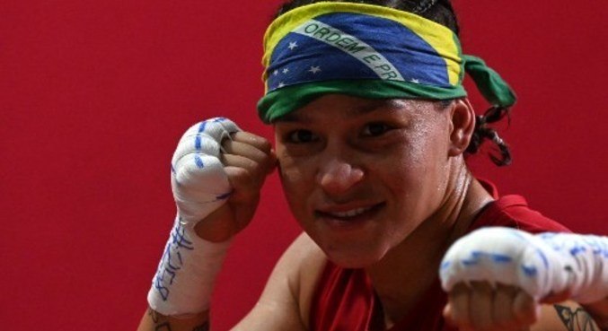 Boxeadora Bia Ferreira é inspiração para meninas e mulheres no