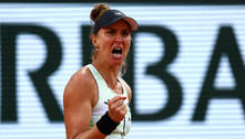 Bia Haddad perde para a número 1 do mundo e é eliminada na semifinal de Roland Garros