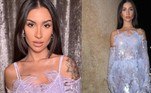 Bianca Andrade escolheu um vestido todo de renda e paetê, avaliado em R$ 28.000, para ir à temporada outono/inverno da Semana de Moda de Milão, no começo deste ano. A peça lilás tem franjas nas extremidades. A influenciadora ainda optou por luvas da mesma cor e tecido para completar o visual e criou contraste ao finalizar a produção com bolsa e botas metalizadas de cano alto