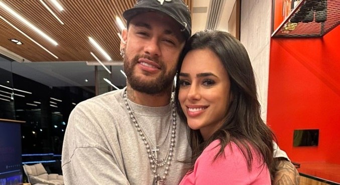Neymar se declarou para a namorada no dia do aniversário dela
