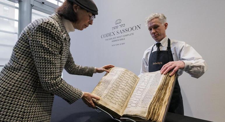 O Codex Sassoon é o mais antigo de dois textos desse tipo que já se conheciam, procedentes de Aleppo e Leningrado, mas um data não havia sido determinada cientificamente até pouco tempo, quando o atual proprietário – desconhecido – o submeteu a testes científicos e de carbono