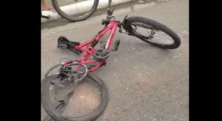 Bicicleta atingida em acidente