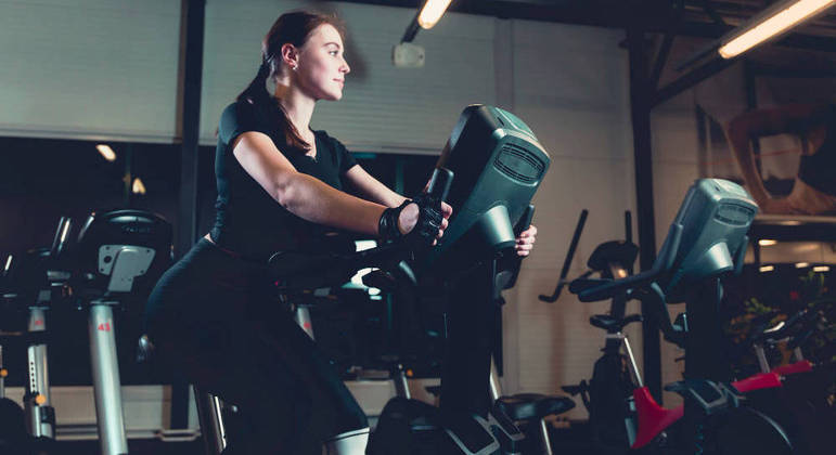Cientistas acompanharam pessoas que faziam exercício em bicicleta ergométrica