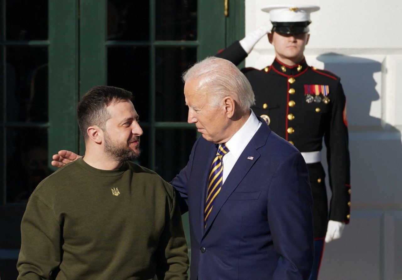 O encontro mais aguardado com políticos internacionais aconteceu entre Zelenski e o presidente dos Estados Unidos, Joe Biden. O ucraniano visitou Washington no fim de dezembro, enquanto o líder norte-americano foi até Kiev nesta semana