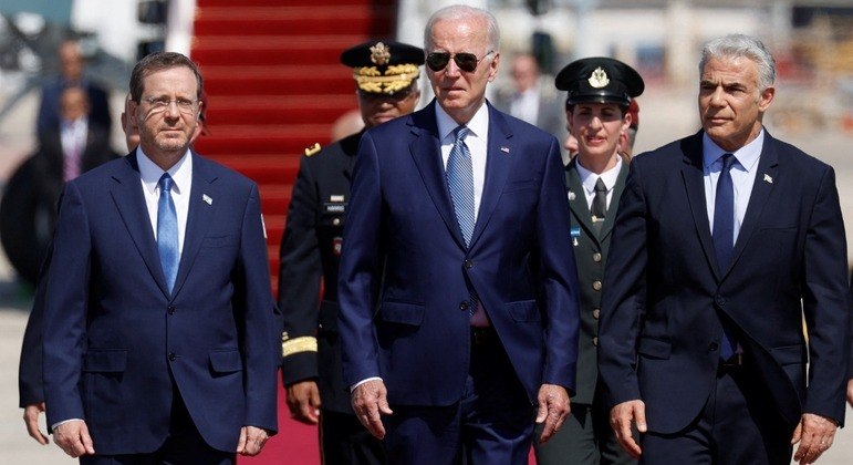 Funcionário do governo dos EUA renuncia após Biden anunciar mais apoio  militar a Israel, Mundo