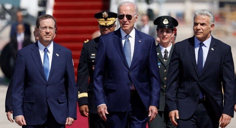 O presidente dos EUA, Joe Biden, chega a Tel Aviv, em Israel