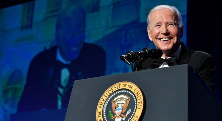 Joe Biden se dividiu entre piadas e referências a assuntos sérios, como a guerra na Ucrânia e a pandemia