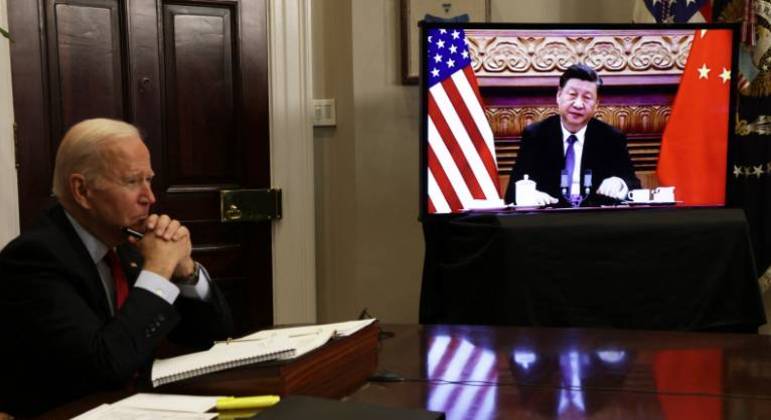 O presidente dos EUA e o presidente da China conversam em reunião virtual