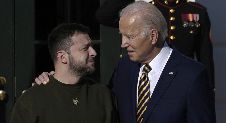 Volodmir Zelenski (à esq.) e Joe Biden em encontro nos Estados Unidos