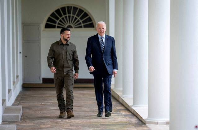 Enfrentando críticas pelos pacotes de ajuda à Ucrânia, Biden pretende disputar a reeleição em 2024, aumentando ainda mais as incertezas para os ucranianos, já que o adversário dele, o ex-presidente Donald Trump, é um crítico dessas medidas. 