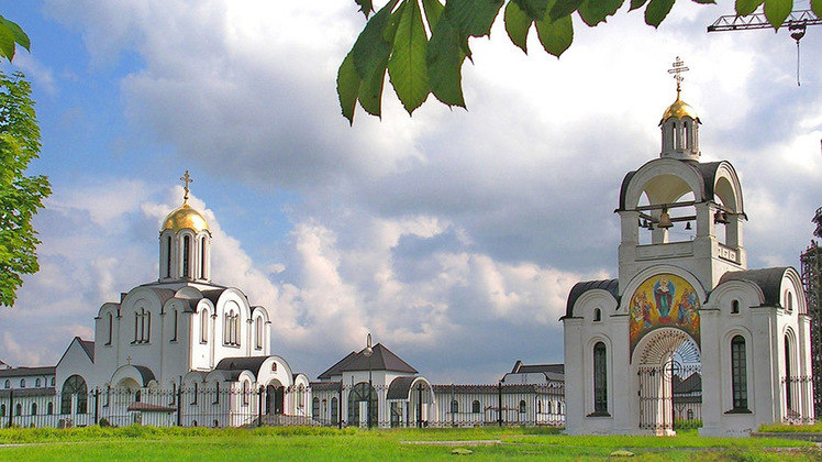 Bielorrússia - Este país do Leste Europeu não tem saída para o mar. Seus atrativos são históricos, como a sede da KGB e o Museu da Grande Guerra, na capital Minsk, além de muitas igrejas em estilo neorromânico. 