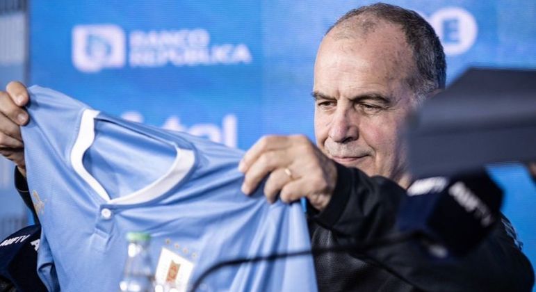 Bielsa assumiu o Uruguai. Já são sete argentinos no comando de seleções sul-americanas