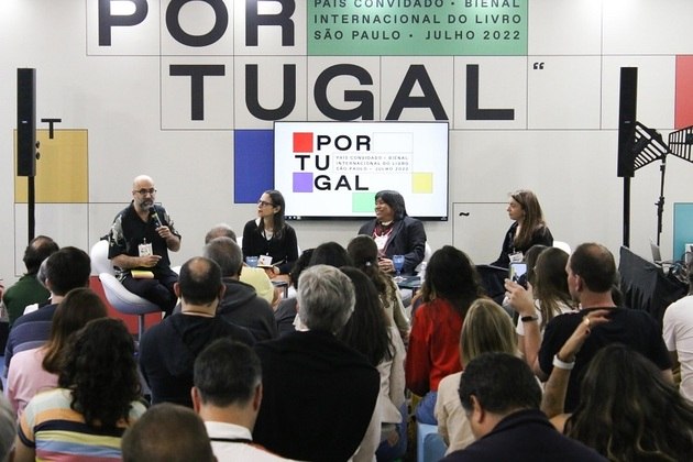 Na edição de 2022, Portugal é o país convidado de honra e tem um estande próprio. No total, 23 autores portugueses estarão no evento e, neste sábado, as palestras já começaram