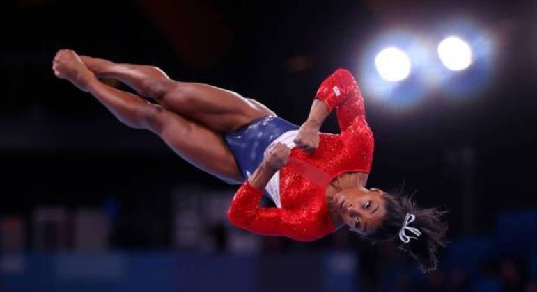 Simone Biles diz que salto twist faz ginasta perder controle sobre o corpo