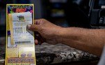 Também nos Estados Unidos, uma única pessoa ganhou 1,537 bilhão de dólares (mais de R$ 7,9 bilhões) em 2018, em um sorteio da loteria Mega Millions 