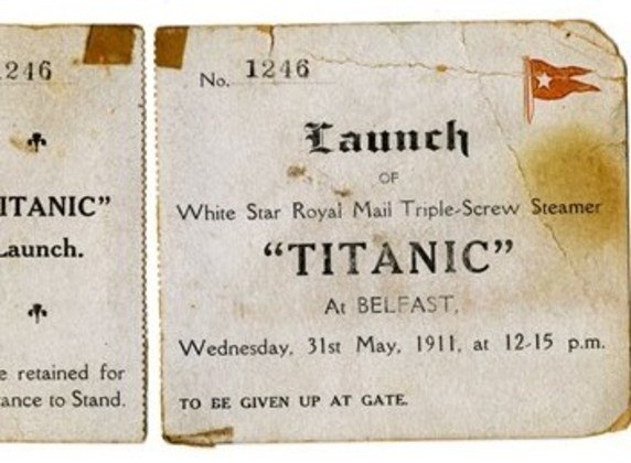 Bilhete de lançamentoUm ingresso não utilizado para presenciar a partida do Titanic do porto também foi incluído nos itens leiloados. Com dimensões de 7,5 cm por 12,5 cm, o bilhete tem inscrito o número 1.246 e assegurava a entrada para testemunhar o lançamento do navio em Southampton, na Inglaterra, às 12h15 do dia 31 de maio de 1911. A relíquia foi adquirida por 20 mil libras (R$ 121.554)