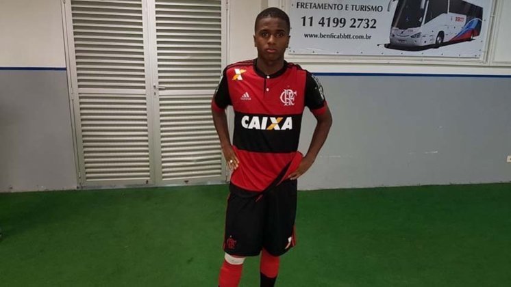 Bill - atacante - 22 anos  - Dnipro - contrato até 31/12/2026 / Revelado pelo Flamengo, passou também por Ponte Preta e CRB / Valor de mercado: 300 mil euros (R$ 1,7 milhão)