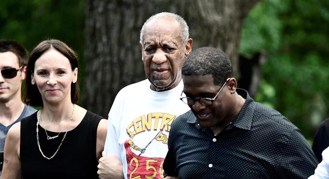 Após dois anos, Bill Cosby deixou a prisão nesta quarta-feira (30)