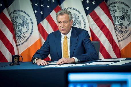 Prefeito de NY relaciona surto de violência com coronavírus 