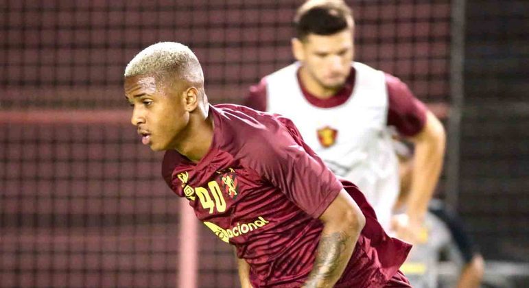 Bill (A) - Negociado com o Dnipro (hoje no Sport)