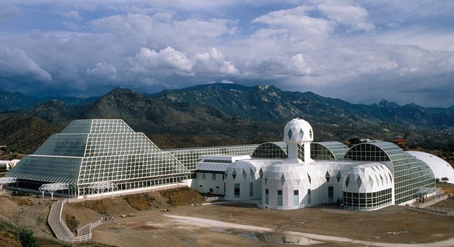 O complexo fica em Oracle, em pleno deserto do Arizona