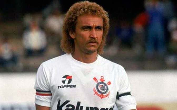 Biro-Biro defendeu o Corinthians de 1978 a 1988. O jogador conquistou oito títulos e marcou 74 gols pelo clube.