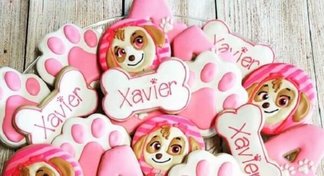 Biscoitos decorados com o tema de festa patrulha canina