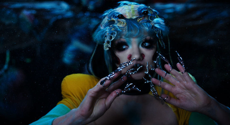 Björk lança 'Atopos'
