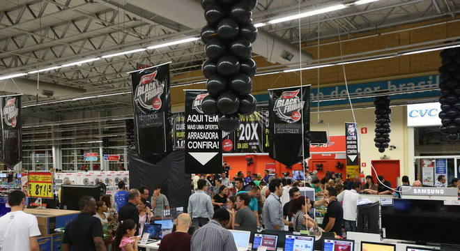 Lojas já antecipam ofertas na expectativa para a Black Friday deste ano