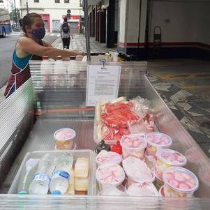 Blanca vende frutas e açaí em SP