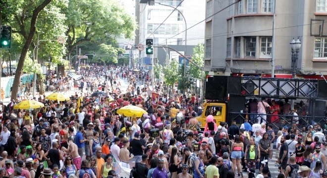 Prefeitura de São Paulo mantém restrições a desfile dos blocos de rua no  Carnaval - Notícias - R7 São Paulo