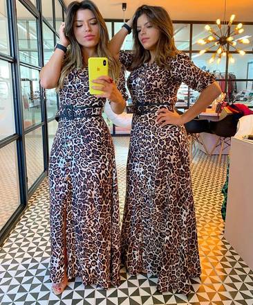 E, se você achou que não teria lookinho combinando, se enganou! Dessa vez, as gêmeas apostaram na tendência animal print