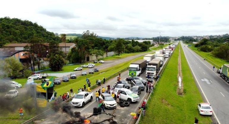 Bloqueios persistem em 20 estados e no Distrito Federal
