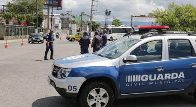 Bloqueio da Guarda Civil na entrada de Santos