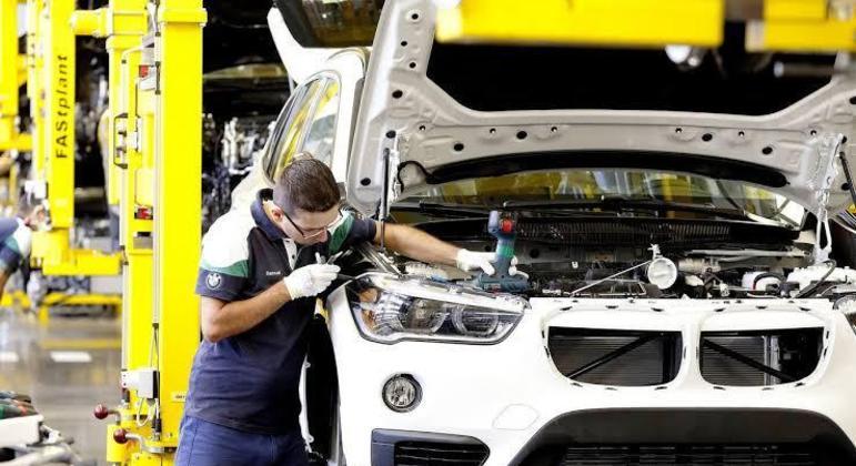 Entre as tecnologias do sedã estão soluções como o Digital Key, que foi desenvolvido com o apoio da equipe de engenharia BMW Grupo Brasil