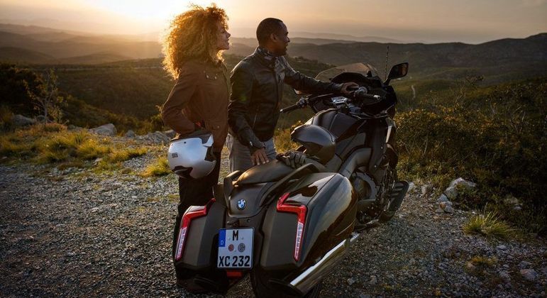 Modelo ganha novos controles de tração e itens específicos para viagens