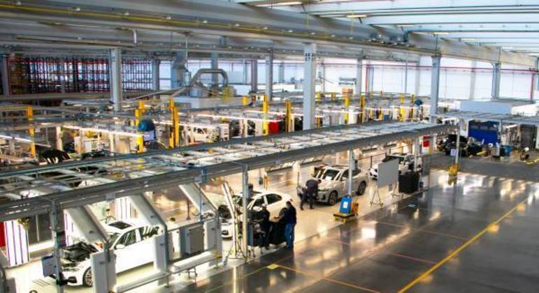 Linha de montagem da BMW em Araquari, Santa Catarina, tem 1,5 milhão de metros quadrados