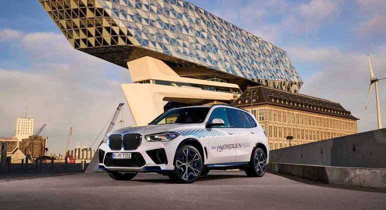 É possível encher os tanques do BMW iX5 Hydrogen em apenas 3 minutos