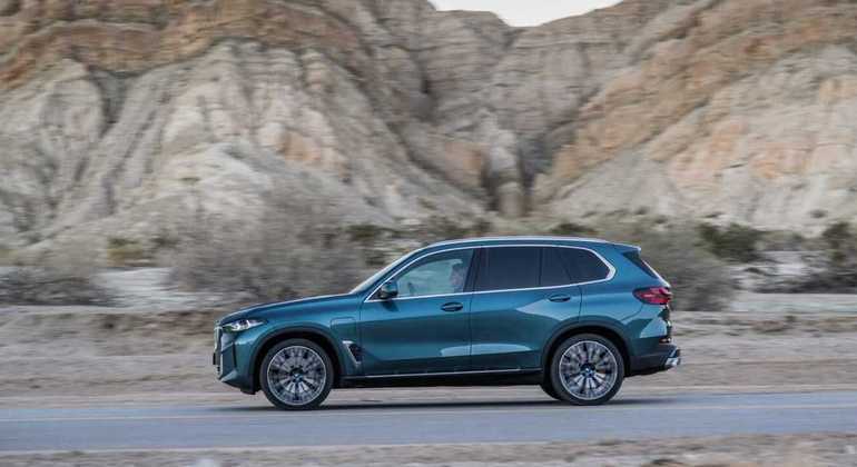 Segundo a BMW, o modelo faz de zero a 100 km/h em apenas 4,8 segundos