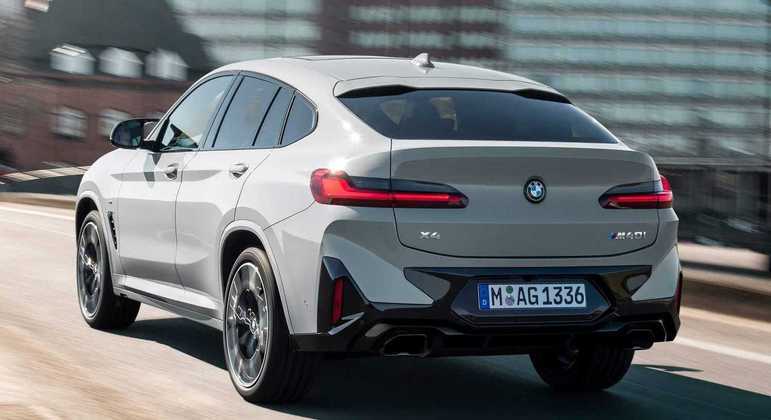 Todas as versões são equipadas com transmissão automática de oito velocidades