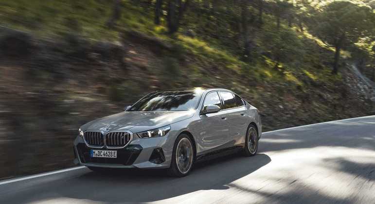 Novo BMW Série 5 2024 adota uma ampla grade frontal bipartida