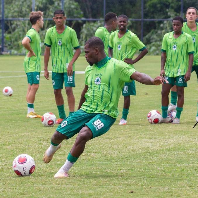 Com apenas quatro gols no Cariocão, elenco do Boavista treina finalizações