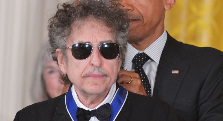 Bob Dylan pede desculpas por polêmica de autógrafo falso