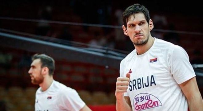 NBA: Boban Marjanovic, pivô de 2,24 m, vira o cara mais legal da NBA e  até ganha chance em Hollywood