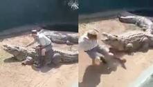 Funcionário de zoológico 'monta' em crocodilo e é atacado pelo animal na frente dos visitantes